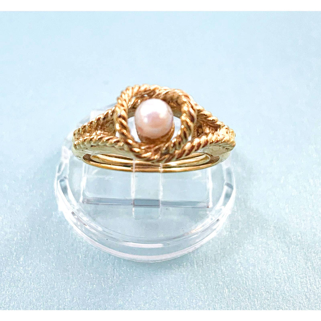 Avon 1977 Genuine Cultured Pearl Ring - Size 7 - Classic Beauty